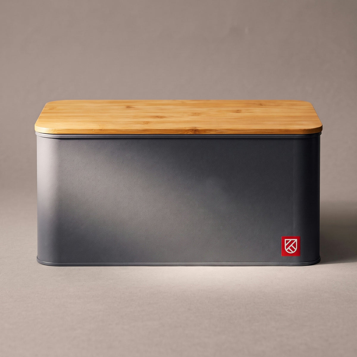 Bread box with bamboo lid, front view