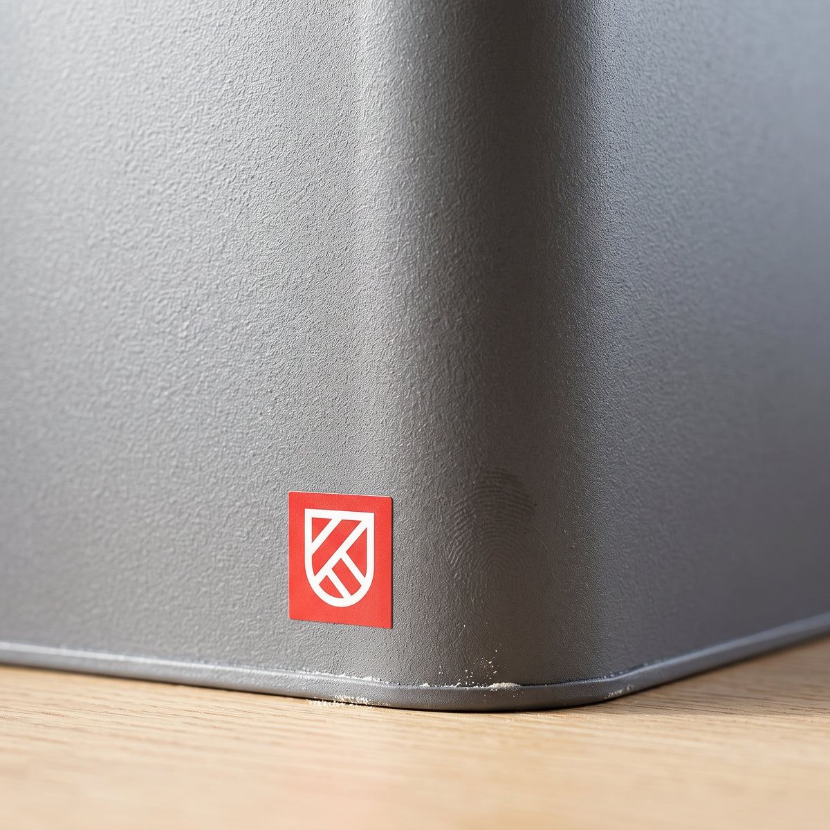 Macro of the powder-coated flank and the brand badge on the bread box