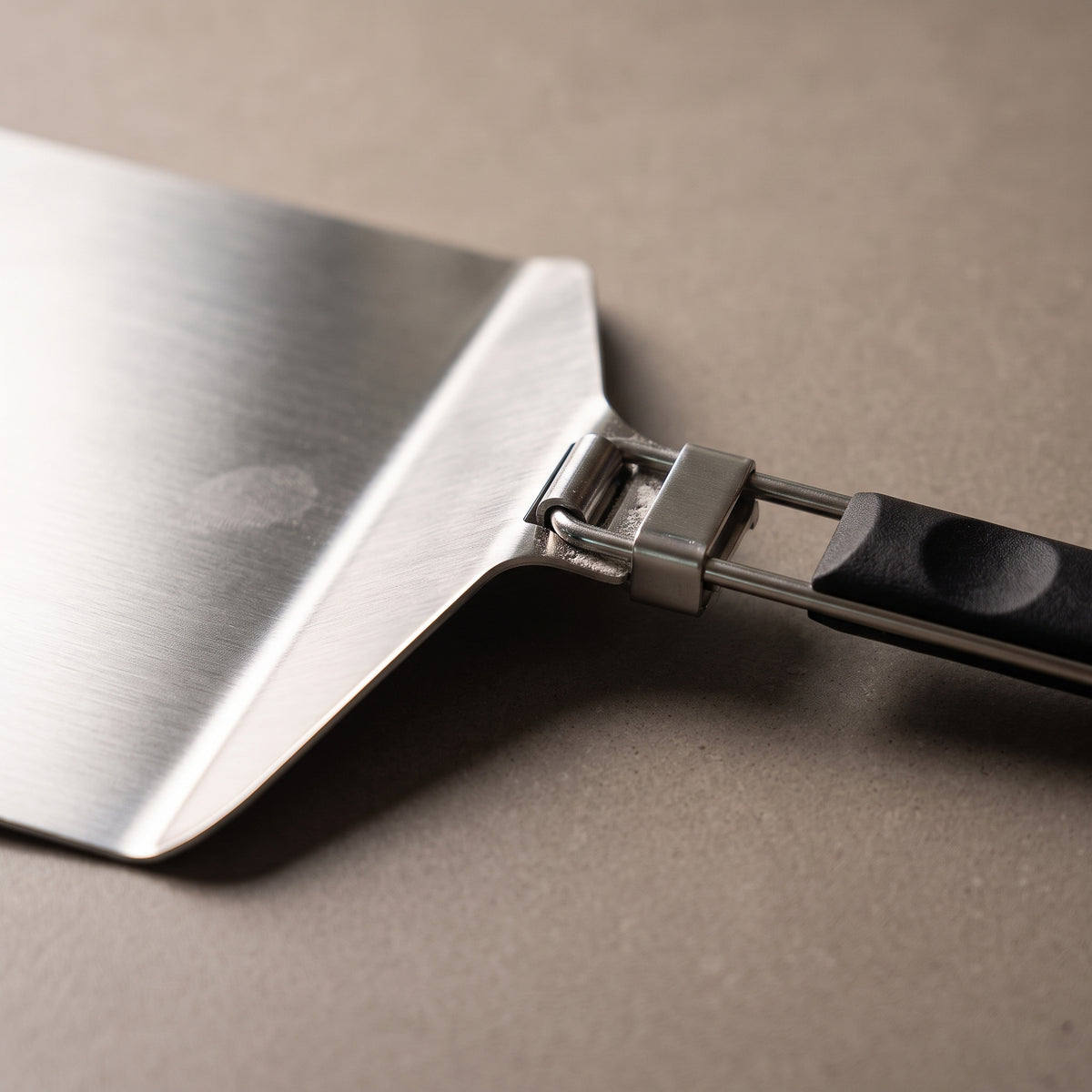 Macro of the folding hinge on the pizza peel